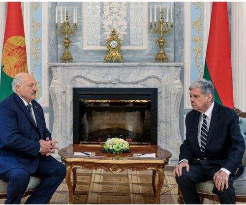 Bjellorusia liron fituesin e Nobelit dhe figura opozitare, pas takimit të Lukashenkos me të dërguarin amerikan