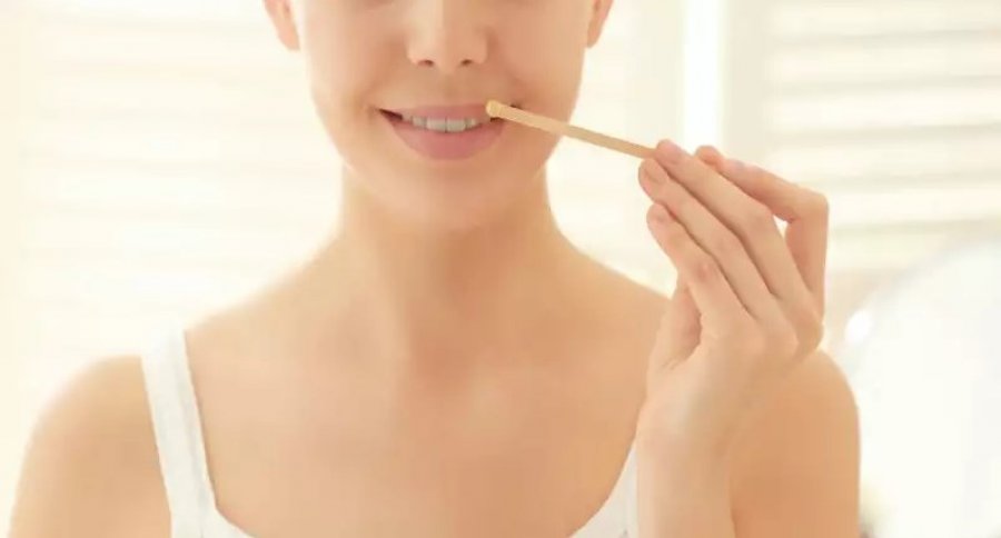 Si të largoni qimet e fytyrës për 15 minuta, vetëm me tre përbërës