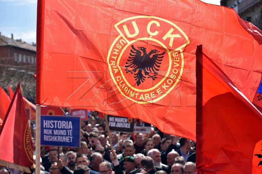 Shkupi gati për protestën paqësore, qytetarët nisin të mbushin sheshin “Skenderbeu”