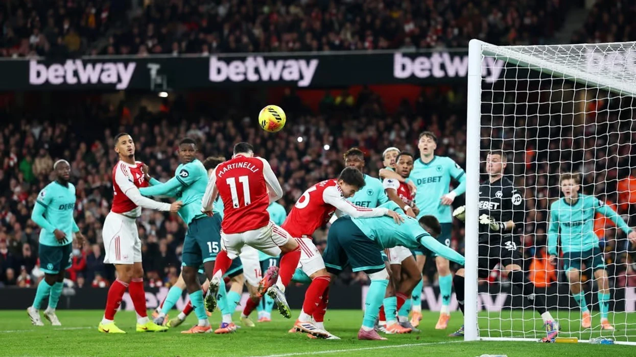 Arsenali fiton me vështirësi ndaj Wolvesit, vendosin dy autogola