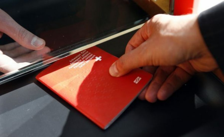 Ulen kostot e shtetësisë zvicerane në Bazel dhe Bernë