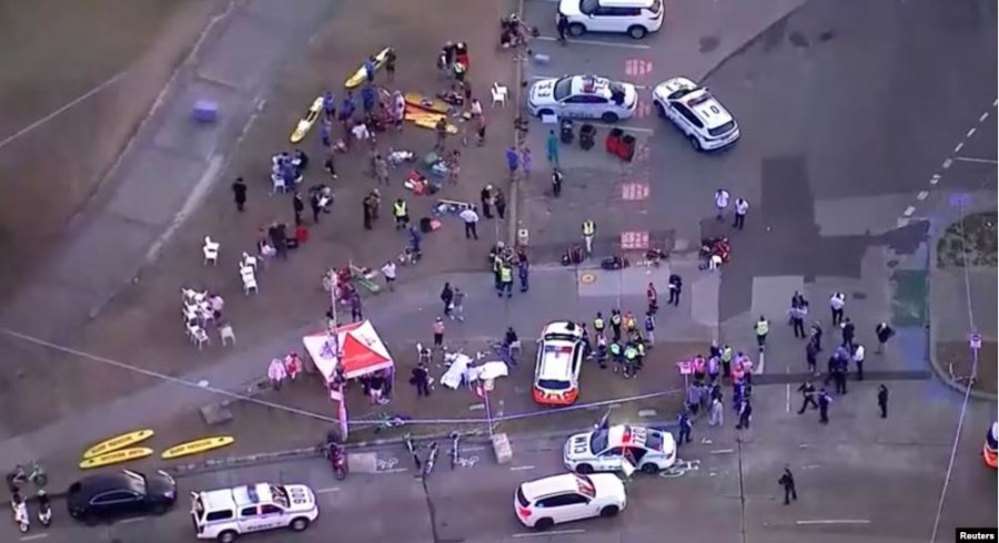 Bota e dënon sulmin vdekjeprurës në plazhin australian