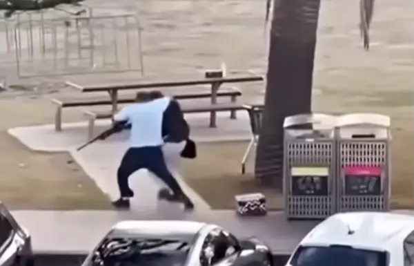 Familja e Ahmed al-Ahmedit zbulon pse ai rrezikoi jetën për ta çarmatosur të dyshuarin për të shtënë në Australi