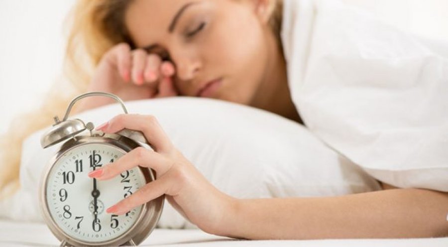 Këshillat që ju ndihmojnë të zgjoheni herët në mëngjes