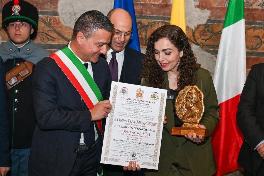 Osmani nderohet me çmimin “Bonifacio VIII” në Anagni