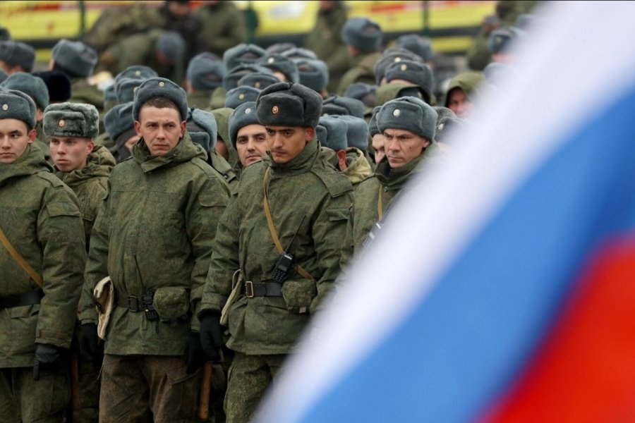 Dekreti i Putinit detyron të huajt në Rusi të nënshkruajnë kontratë me ushtrinë