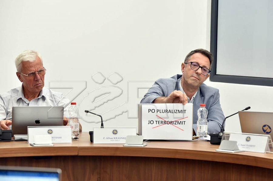 “Çfarë tjetër duhet të bëjnë Alban Krasniqi dhe Sami Kurteshi që të shkarkohen nga KQZ-ja”, thotë Albert Krasniqi