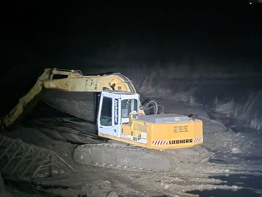 Arrestohen tre persona në flagrancë, eksploatonin zhavorr përreth lumit Drini i Bardhë