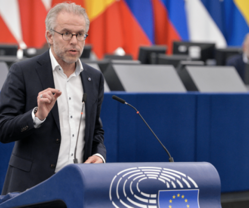 Eurodeputeti Reuten pas heqjes së masave: Tani të procedohet aplikimi për vend kandidat, që po mbahet në sirtar