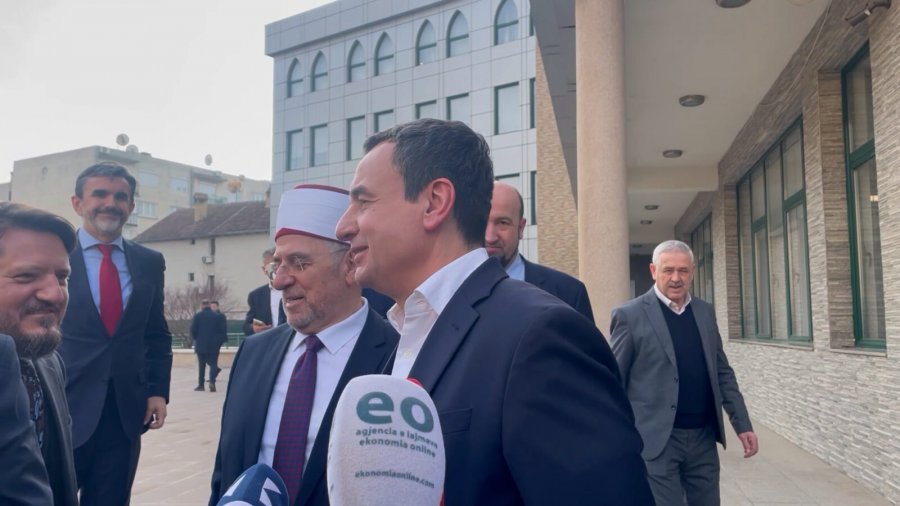 Kurti injoron pyetjen e gazetarëve rreth vendimit të komunave veriore për t’u tërhequr nga AKK-ja