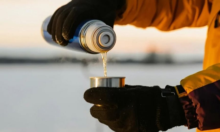 Ekspertët paralajmërojnë: Dehidratimi në dimër është më i shpeshtë sesa mendohet