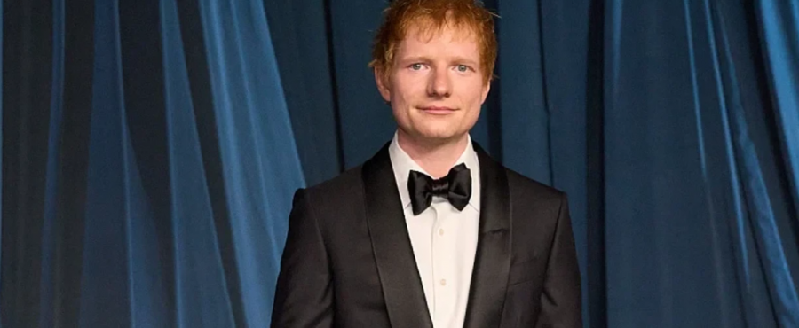 Ed Sheeran pozon pa bluzë dhe zbulon si humbi 14 kilogramë