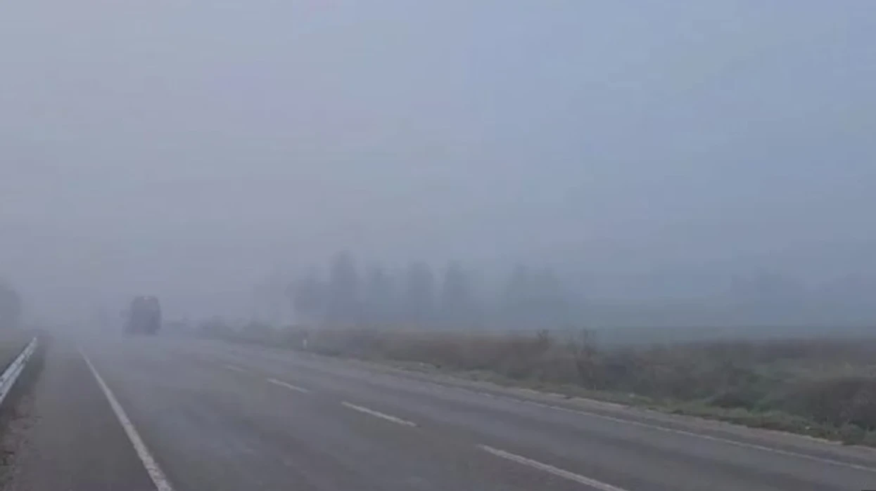 Moti në Shqipëri, vranët dhe mjegull