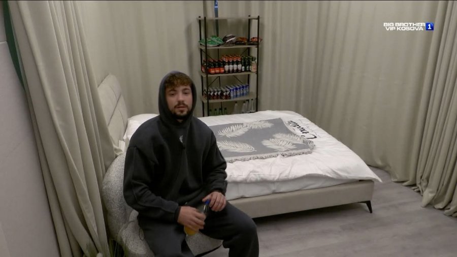 Surprizë në shtëpinë kapsulë: I eliminuari i mbrëmshëm në Big Brother VIP Kosova, Toney shfaqet sërish [video]