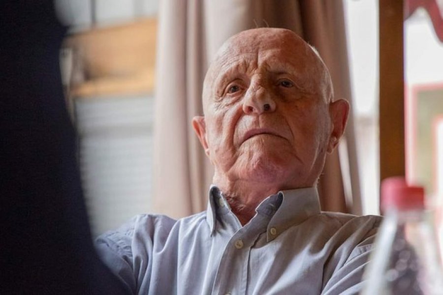 Ndahet nga jeta Ismet Bellova, zëri legjendar i gazetarisë sportive shqiptare