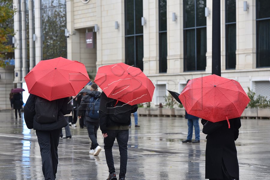 Parashikimi i motit për javën e ardhshme, nga e mërkura riga shiu e fjolla bore