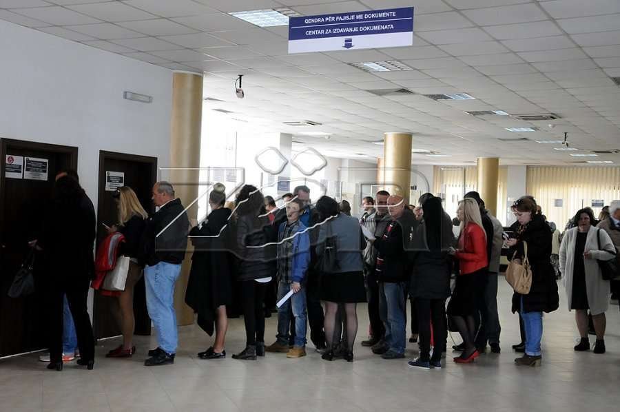 Zgjatet orari i shërbimeve në Qendrat për Pajisje me Dokumente gjatë festave