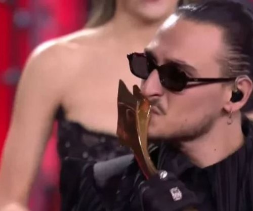 Eurovizioni publikon përshëndetjen ekskluzive të Alis Kallaçit pas fitores në Fest 64