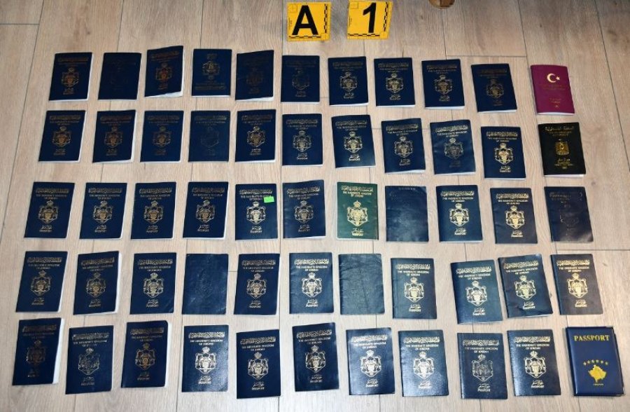 Arrestohen dy të huaj për kontrabandim me migrantë, njëri nga ta udhëheqës i grupit kriminal