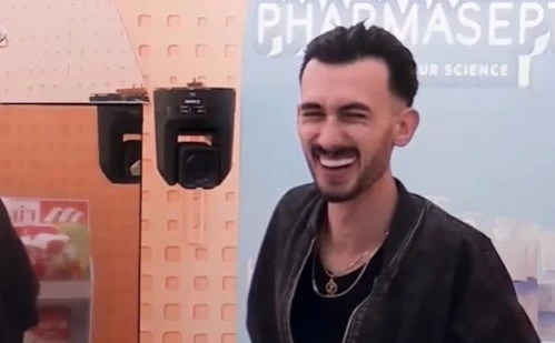 Biseda qesharake në BBVA, Kristi: Në fillim më shihnin në sy, tani më shohin nga dhëmbët