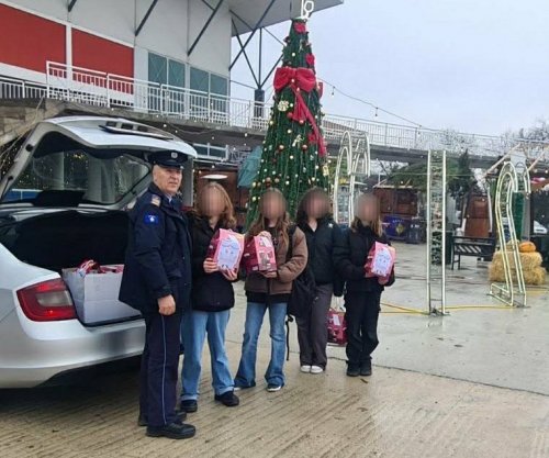 Pas Mitrovicës, Policia shpërndan dhurata për fëmijët në rajon të Gjakovës