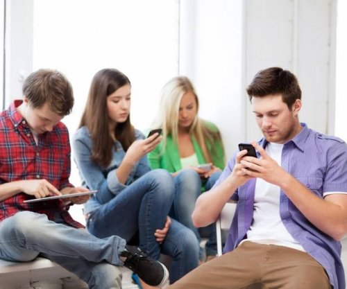 Fëmijët e sotëm më të palumtur nga qëndrimi i gjatë në telefona