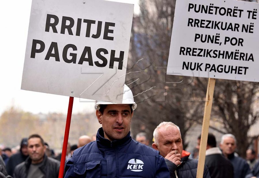 Punëtorët e KEK-ut shpalosin “surprizën”, kërkojnë pagë mesatare 1.100 euro
