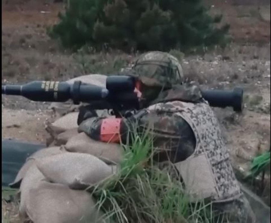 Kurti publikon pamjet e sistemit raketor antitank që Kosova e bleu nga Gjermania