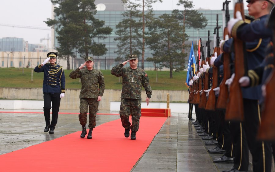 Jashari pret me nderime shtetërore Kingjin, theksohet rëndësia e mbështetjes së FARSH-it për zhvillimin e mëtejmë të FSK-së
