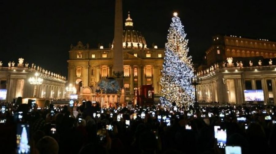 Si festohen Krishtlindjet në Vatikan?