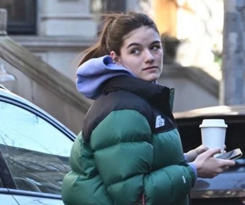 Vajza e Tom Cruise fotografohet me nënën e saj në publik pas një kohe të gjatë