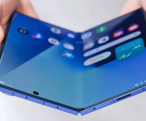 Samsung po përgatit një telefon të palosshëm me ekran më të gjerë