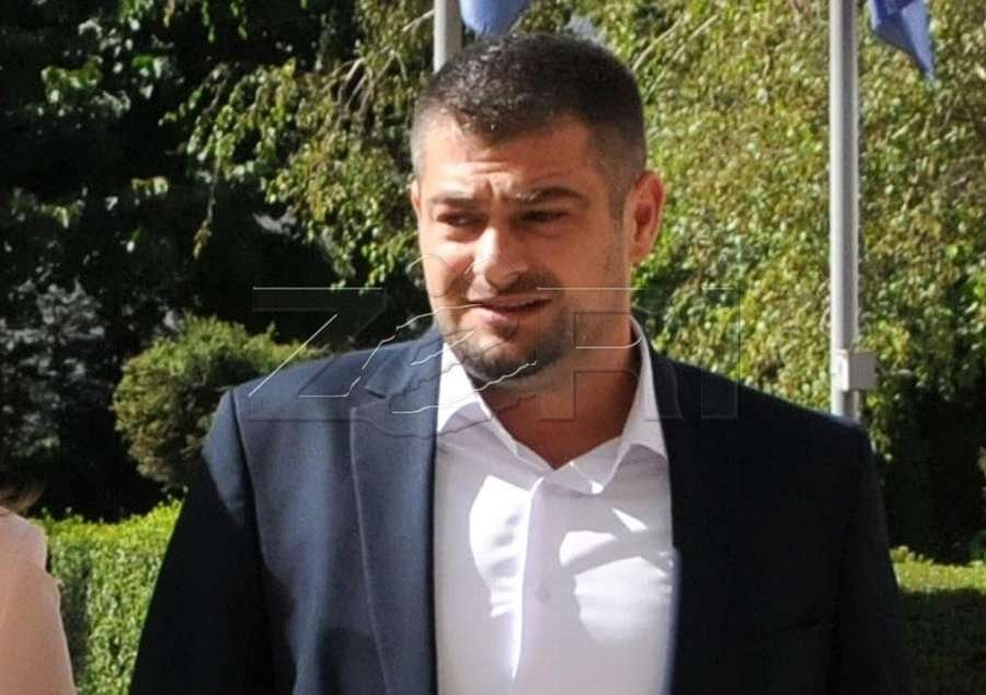 “Ai u burgos tre herë” Flet djali i Ukshin Hotit: Ja pse kandidoj me Vetëvendosjen