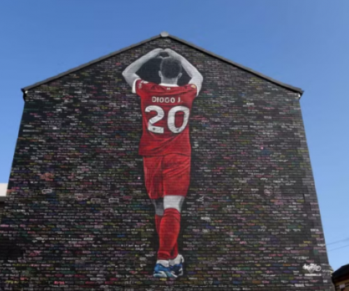 Dy djemtë e Jotës në Anfield, Liverpooli nderon ish-yllin