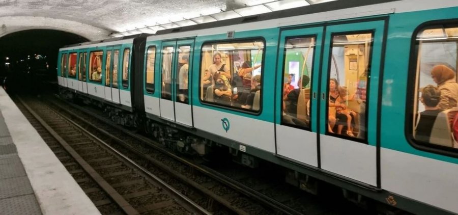 Sulm me thikë në metronë e Parisit, 3 gra të lënduara