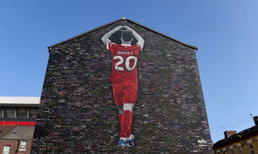 Dy djemtë e Jotës në Anfield, Liverpooli nderon ish-yllin