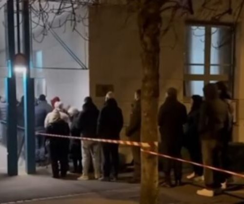 Mërgimtarët duke pritur në radhë në Cyrih për të votuar, Gërvalla publikon pamjet [video]