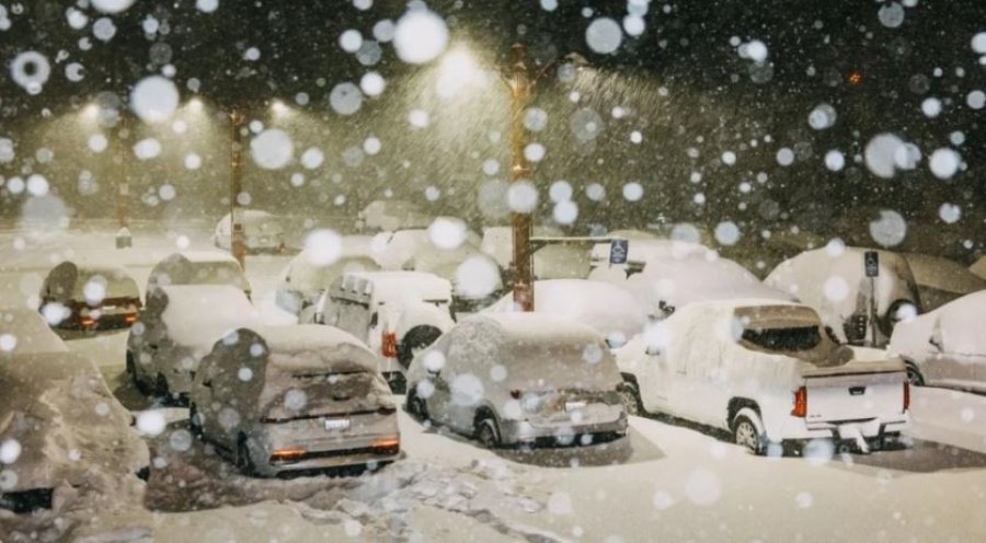 Moti i keq në SHBA, mijëra anulime dhe vonesa të fluturimeve