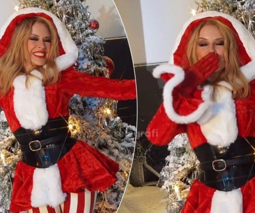 Kylie Minogue feston Krishtlindjet me një paraqitje tërheqëse