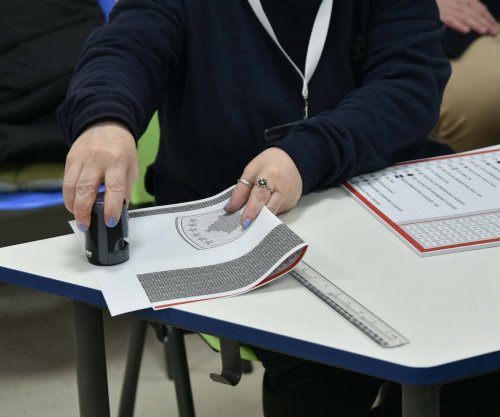 Rreth 4 mijë fletëvotime me shenja te numrat e kandidatëve u gjetën në qendrat e votimit në Rahovec