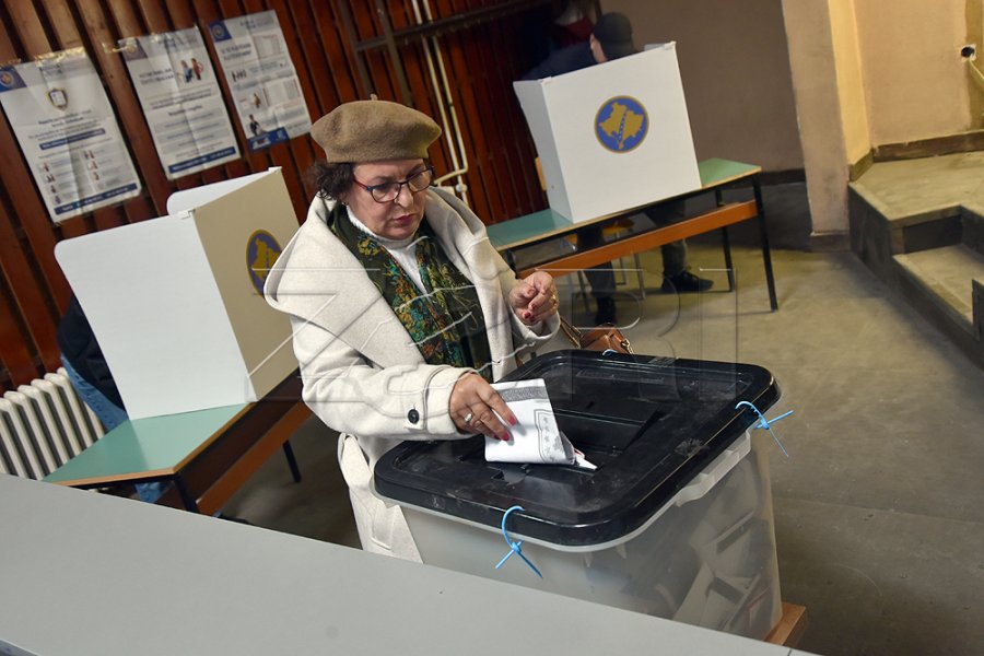 Kryetari i KQZ-së deklarohet sërish për problemet me rrymë në qendrat e votimit