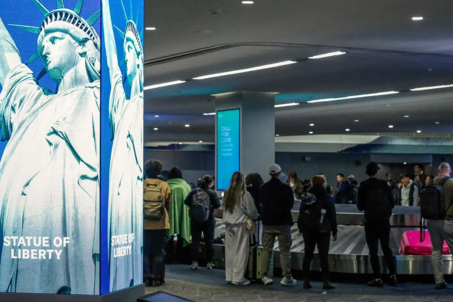 Një stuhi dëbore bën që të anulohen 9000 fluturime në New York