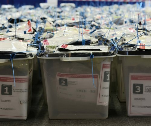 Numërohen votat me postë, edhe mbi tre mijë pako pritet të vijnë në Kosovë