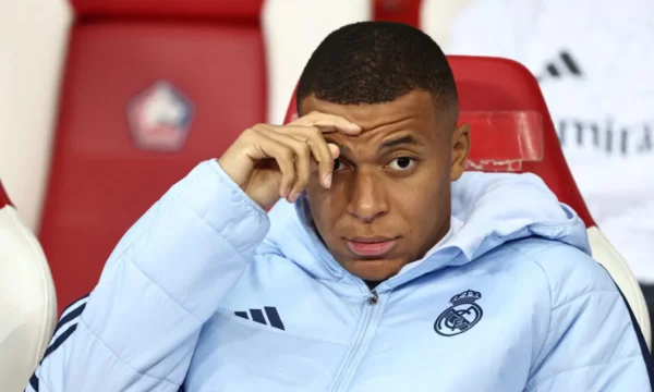 Një polic suspendohet nga puna, pasi pranoi mijëra euro nga Mbappe