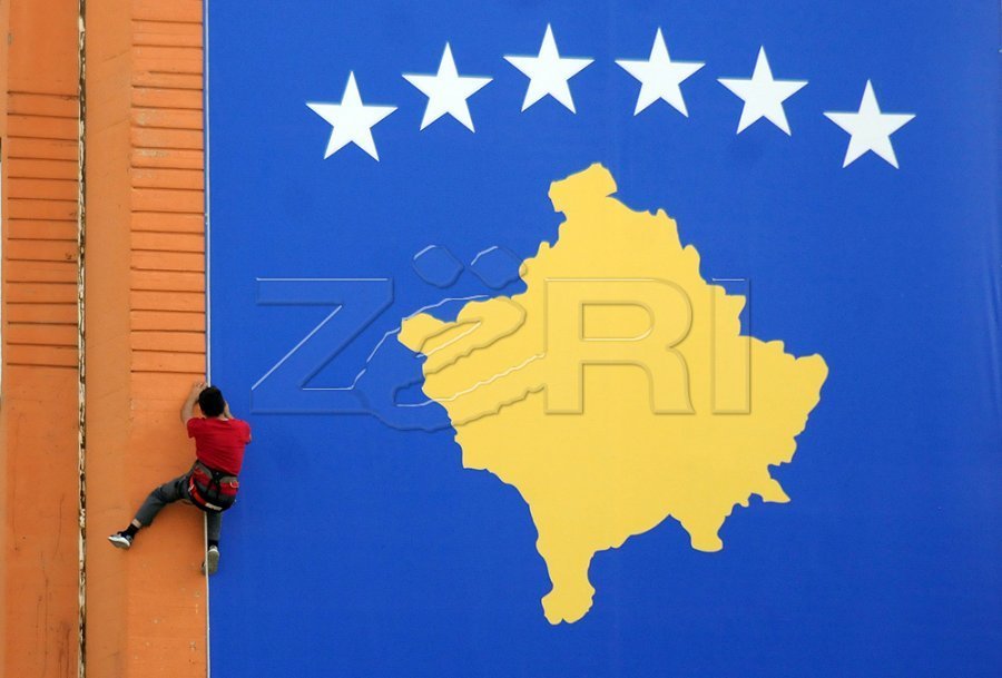 Hovenier: Kosova humbi disa mundësi për një vit, rruga drejt BE-së varet nga partnerët