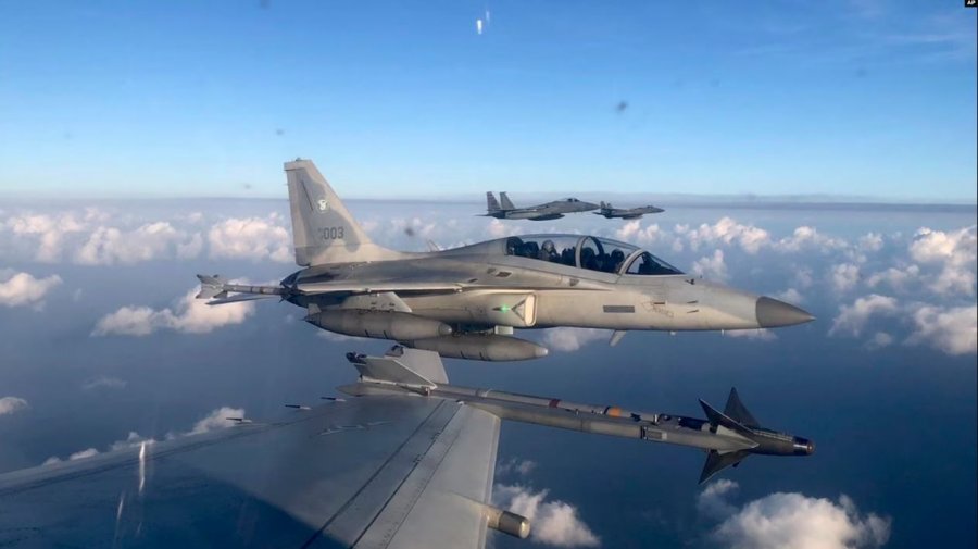 Patrullimi i përbashkët ajror SHBA - Filipine mbi Detin e Kinës Jugore nxit reagimin e Kinës