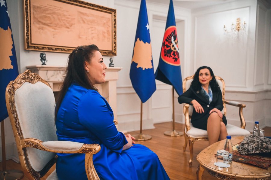 Deputetja britanike Kearns uron Kosovën
