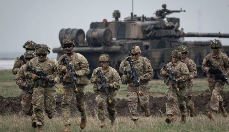 Kremlini mohon se ka kërkuar që NATO-ja të tërheqë trupat nga Evropa Lindore