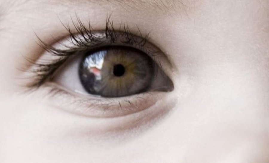 A e dini se pse sytë e bebeve ndryshojnë ngjyrë