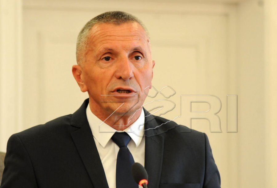 Kamberi me kërkesë për pajisjen e Preshevës me tabela të regjistrimit